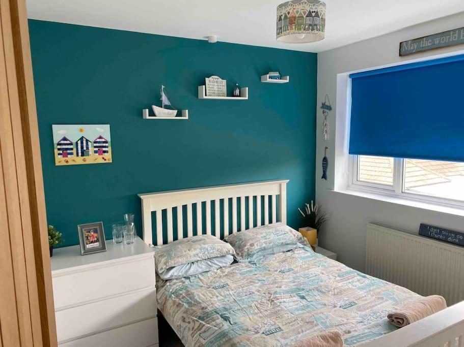 Lovely Semi-Beach 2X Pubs -5 Min Walk-Pets Welcome-Parking-Garden Scalby  Exterior photo